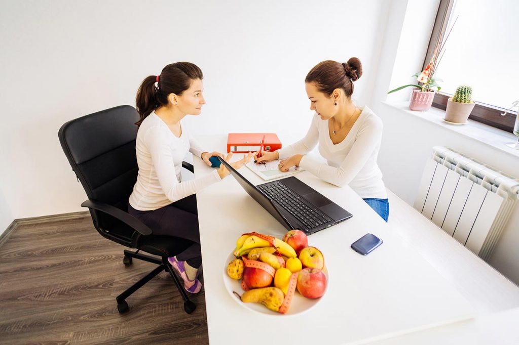 La prise en charge nutritionnelle et comportementale est un élément essentiel pour éviter la reprise de poids.