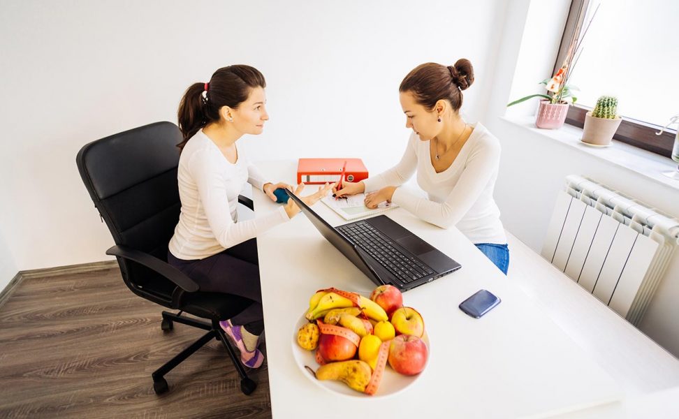 La prise en charge nutritionnelle et comportementale est un élément essentiel pour éviter la reprise de poids.